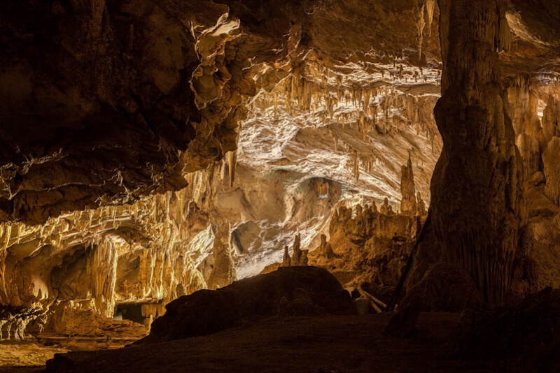 Alternative Thailand: the Tham Lot Caves
