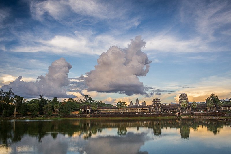 Tempio di Angkor Wat al tramonto