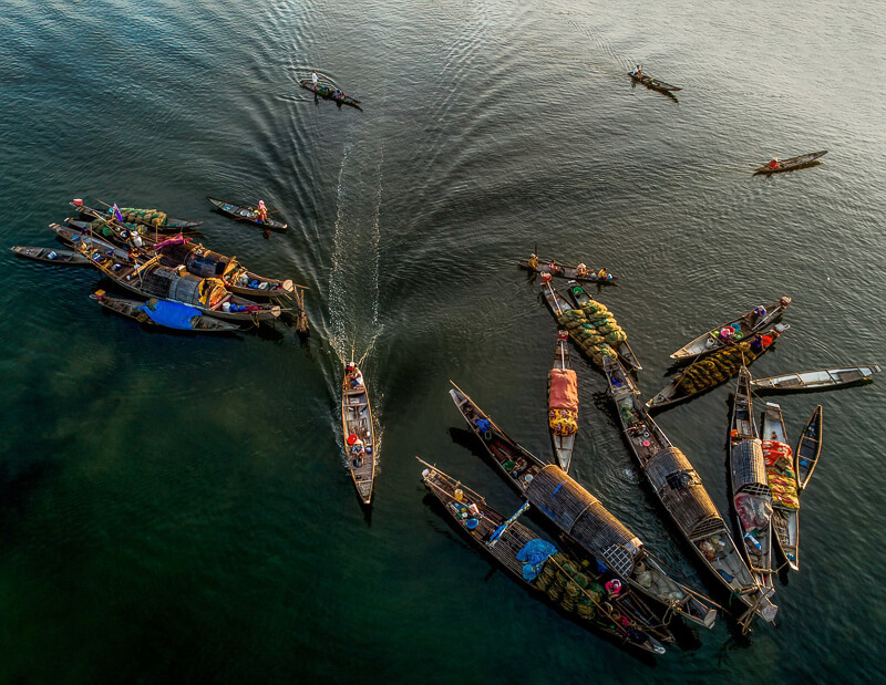 Delta Mekong: mercato ripreso dal drone