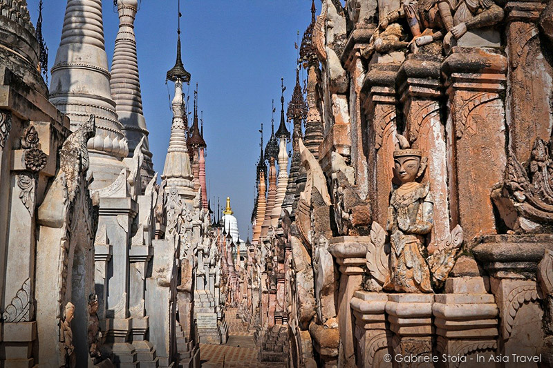 Vista sulle infinite pagode di Kakku