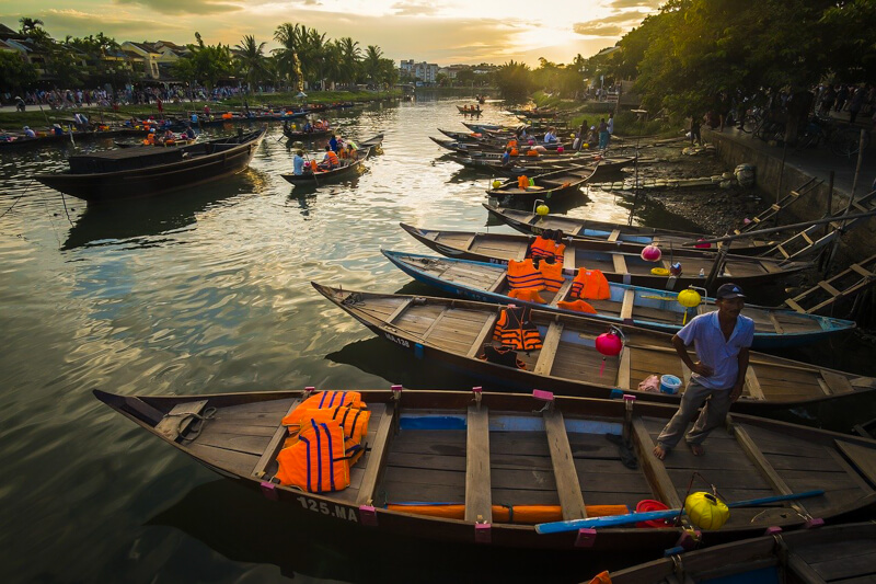 Hoi An, barche lungo il fiume Tha Bon