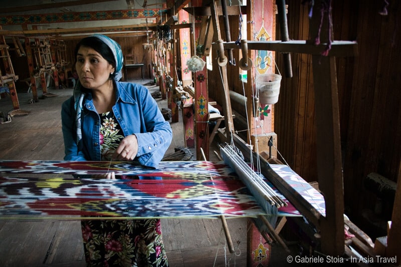 La fabbrica di seta Yodgorlik Silk Factory, in Uzbekistan. Seta, da comprare in Uzbekistan, che è il terzo produttore mondiale